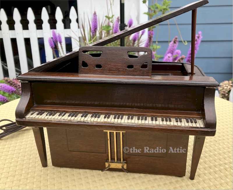 General Television 934 Piano Radio (1939)