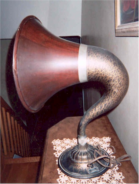 Music Master Wood Horn Speaker