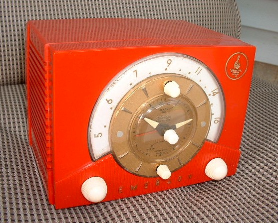 Emerson 724 Clock Radio (1952)