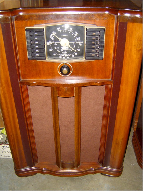 Zenith 10-S-669 Console (1942)