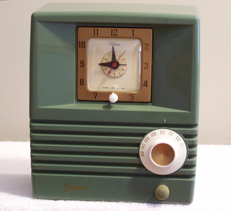 Sonora 434 Clock Radio (1954)