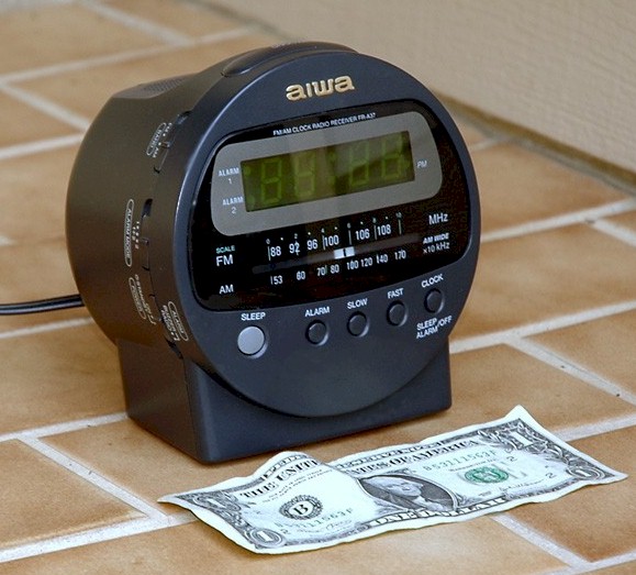 Aiwa FR-A37U Clock Radio