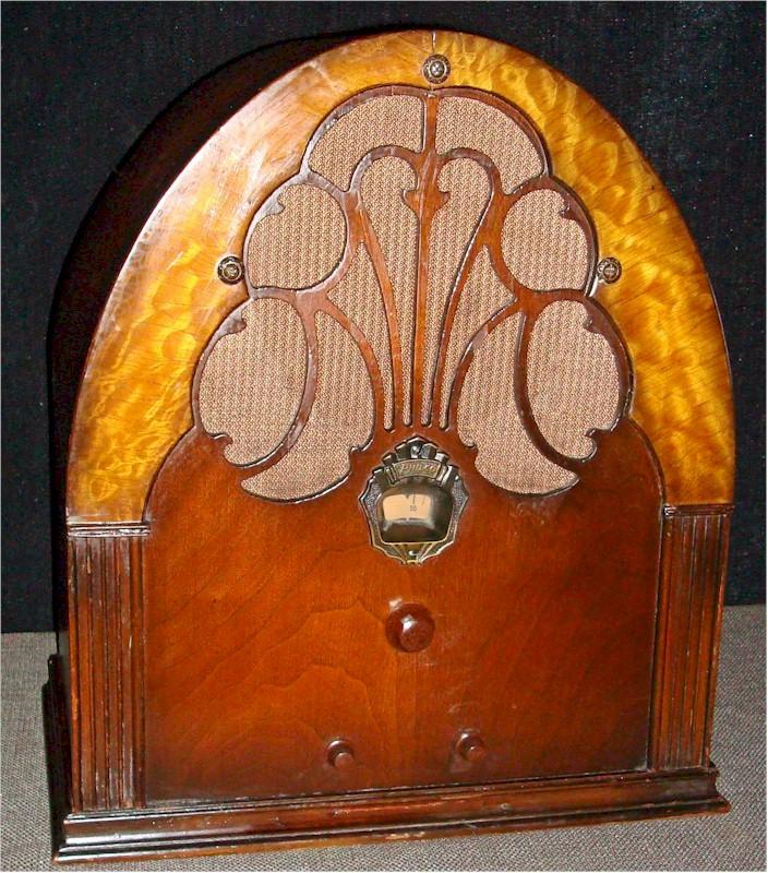 Philco 20 Deluxe Cathedral (1930)