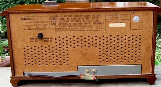 RCA RZS-494F Clock Radio (1975)