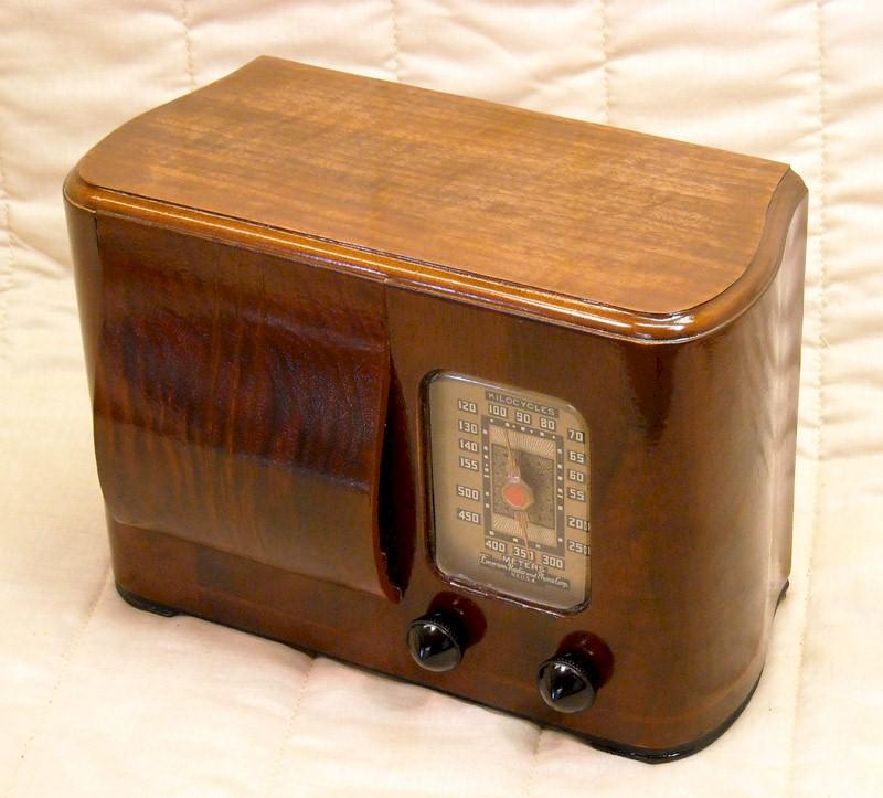 Emerson EC347 w/Ingraham Cabinet (1940)