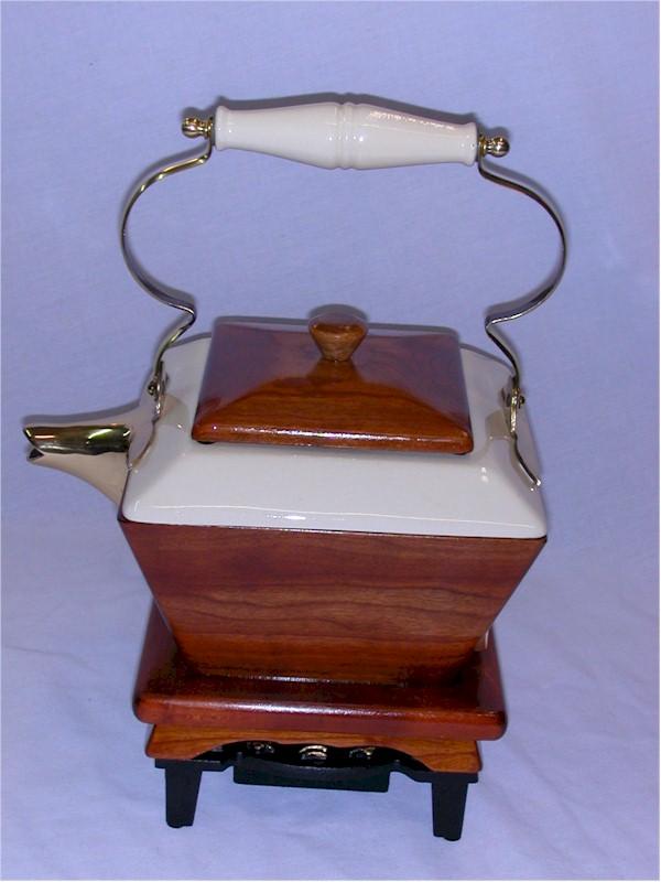 Guild TK-1577 "Teakettle" Novelty Radio (1957)