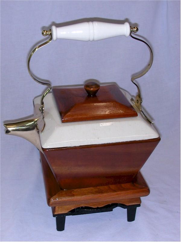 Guild TK-1577 "Teakettle" Novelty Radio (1957)