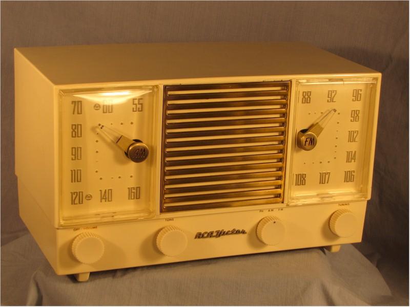 RCA Victor Clock Radio (1960s)