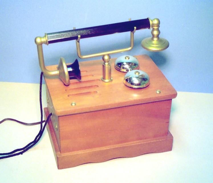 Masters Art "Telephone" Radio