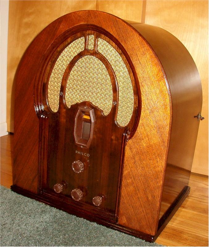 Philco 16B "Baby Grand" (1933) 