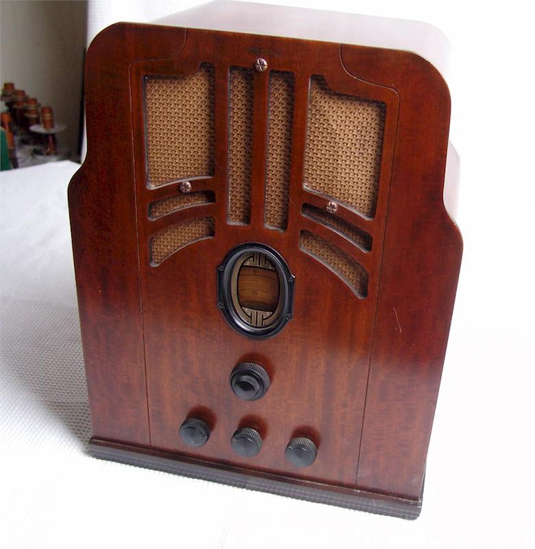 Philco 610 Tombstone (1936)