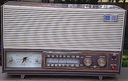 General Electric C-5308 Clock Radio (1955)