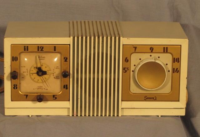 Sonora 348 Clock Radio (1950s)