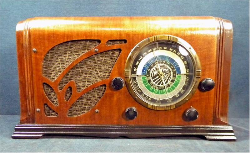 Truetone D-723 "Tulip Grille" (1937)