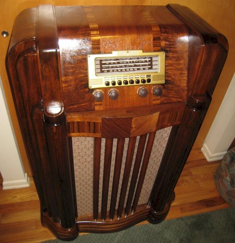 Philco 40-190 Console (1940)