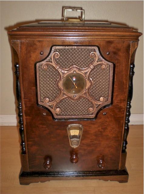 General Electric S22X Tombstone with Clock (1932)