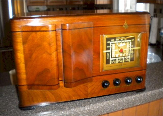 Emerson DX-356 w/Ingraham Cabinet (1941)