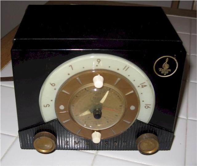 Emerson 724B Clock Radio (1953)