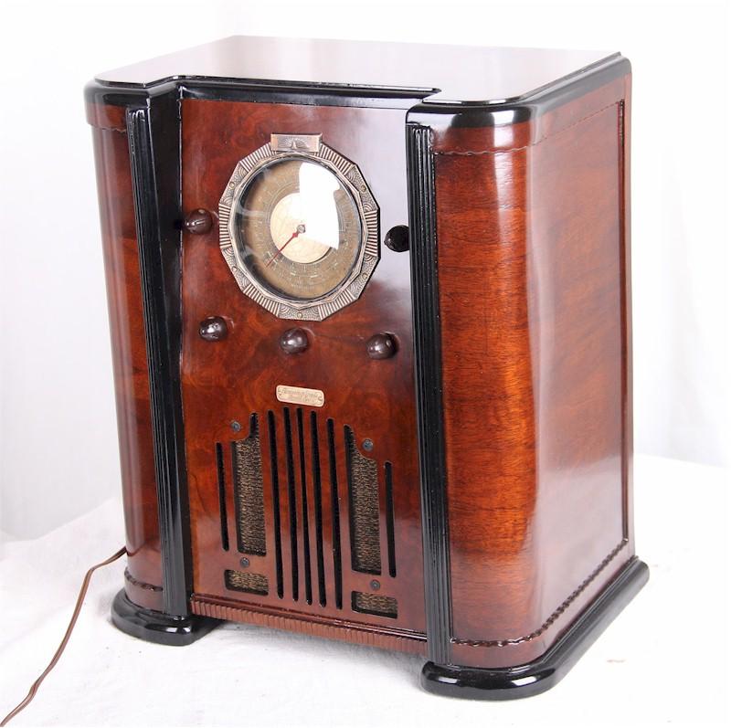 Chicago Radio and Television Mini Console (1937)