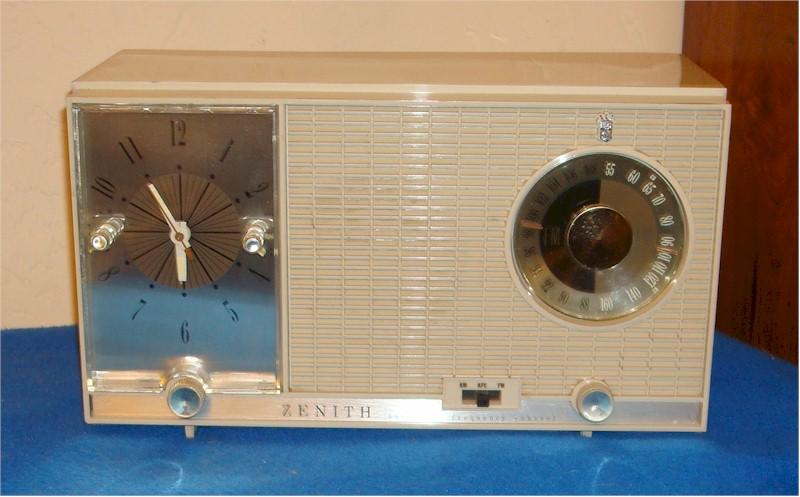 Zenith L727 Clock Radio (1964)