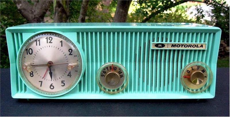 Motorola 57CS Clock Radio (1957)