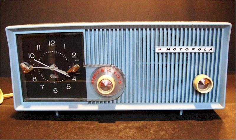 Motorola 5C13B Clock Radio (1957)