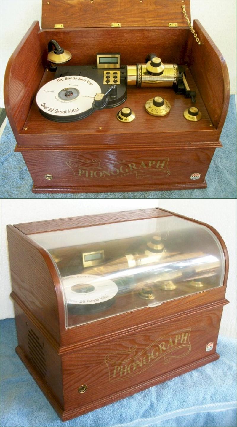 Cylinder Phonograph (1900s replica)