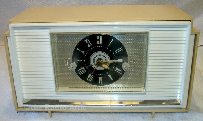 General Electric 941 Clock Radio (1956)