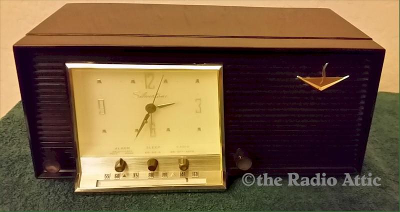 Silvertone 4025 Clock Radio (1954)