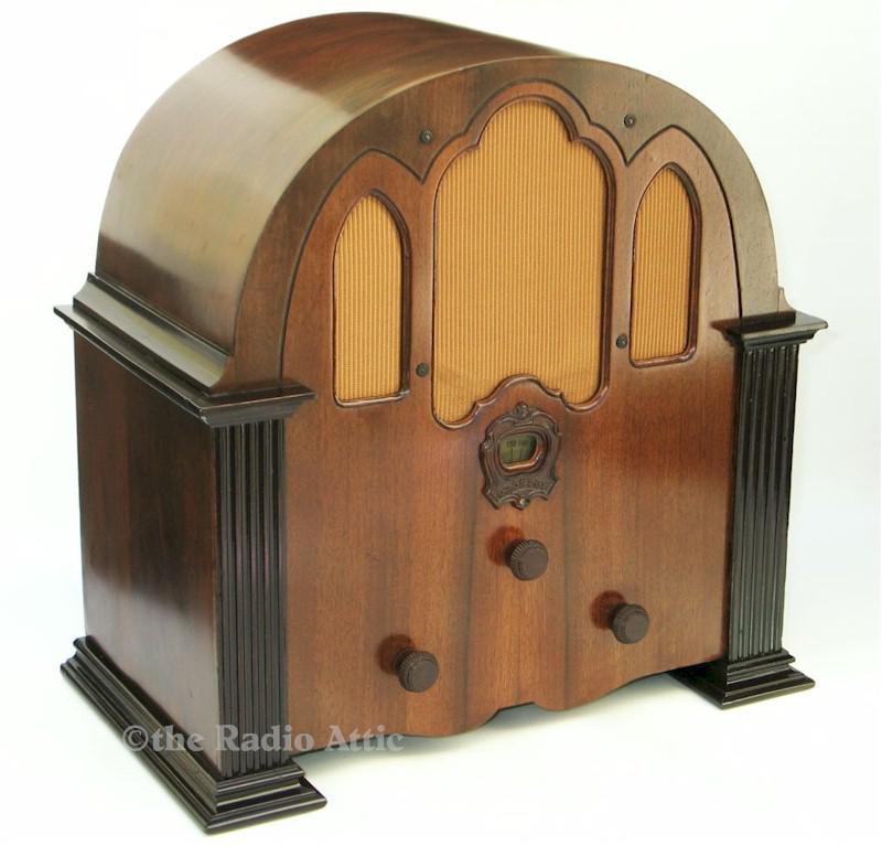 Crosley 124 "Play Boy" Cathedral (1931)