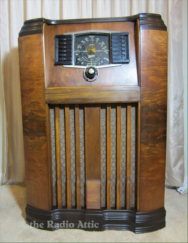 Zenith 12-H-670 "Newport" Console (1941)