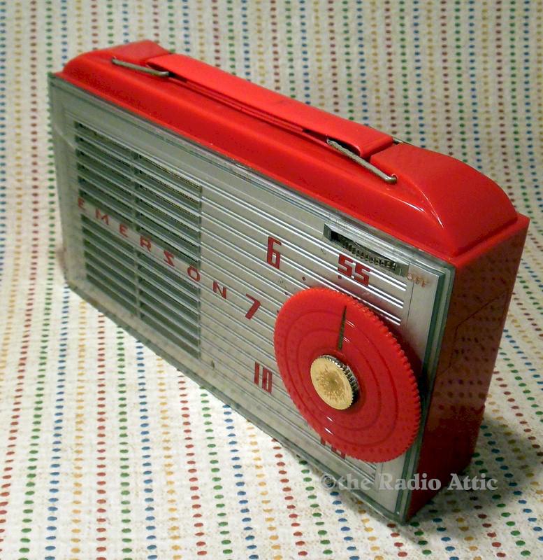 Emerson 707 Tube Portable (1954)