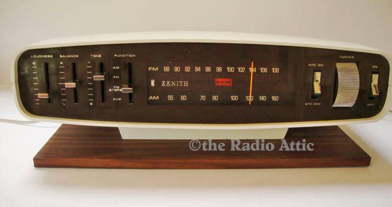 Zenith E-441 AM/FM Stereo