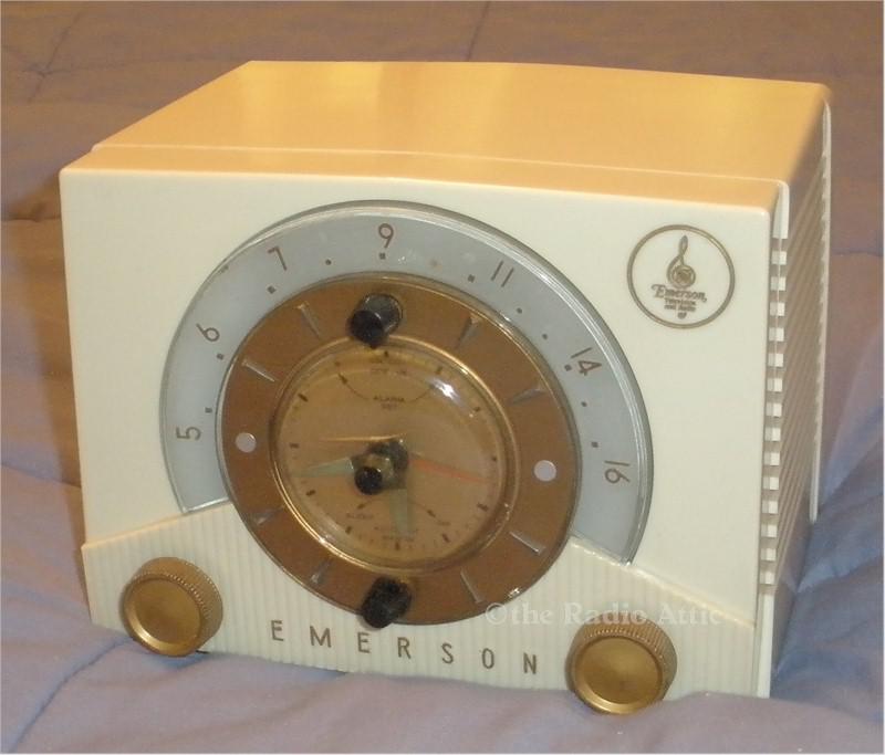 Emerson 724 Series D Clock Radio (1953)