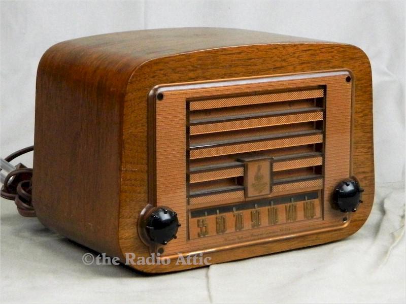 Emerson 578 w/Ingraham Cabinet (1946)