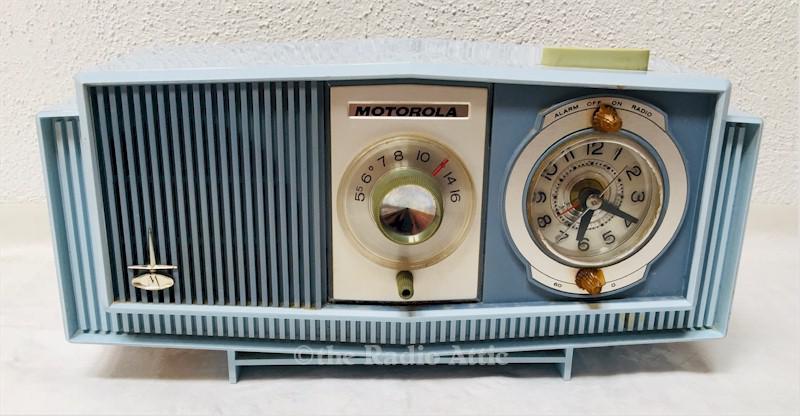 Motorola C4B-1-43 Clock Radio (1960)