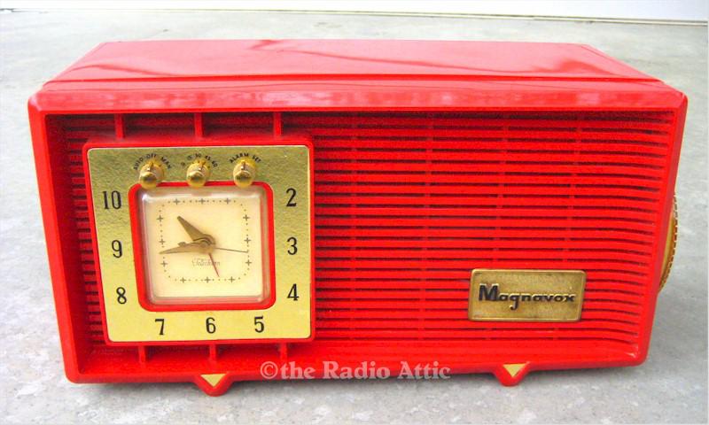 Magnavox AM20 Clock Radio (1955)