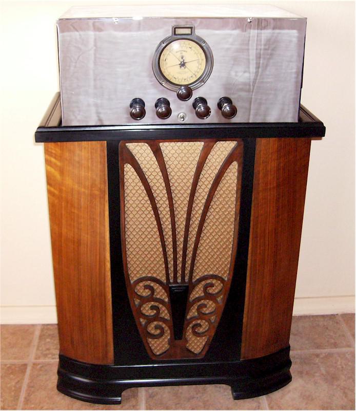 McMurdo Silver Masterpiece III Console Radio