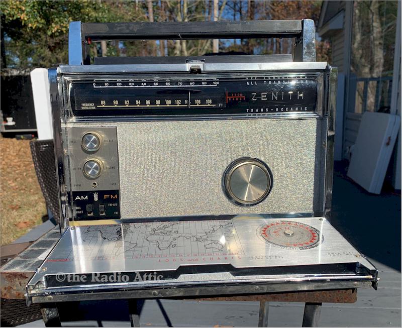 Zenith Royal 3000-1 Trans-Oceanic (1965)