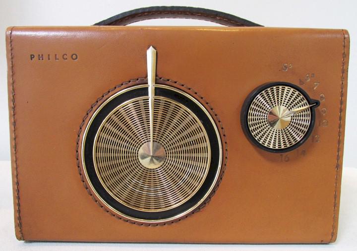 Philco 676 "Mustang" Portable